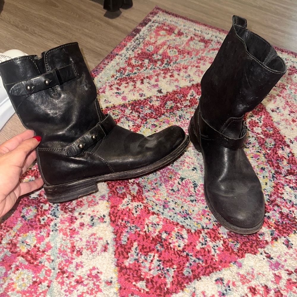 Motorcycle boots